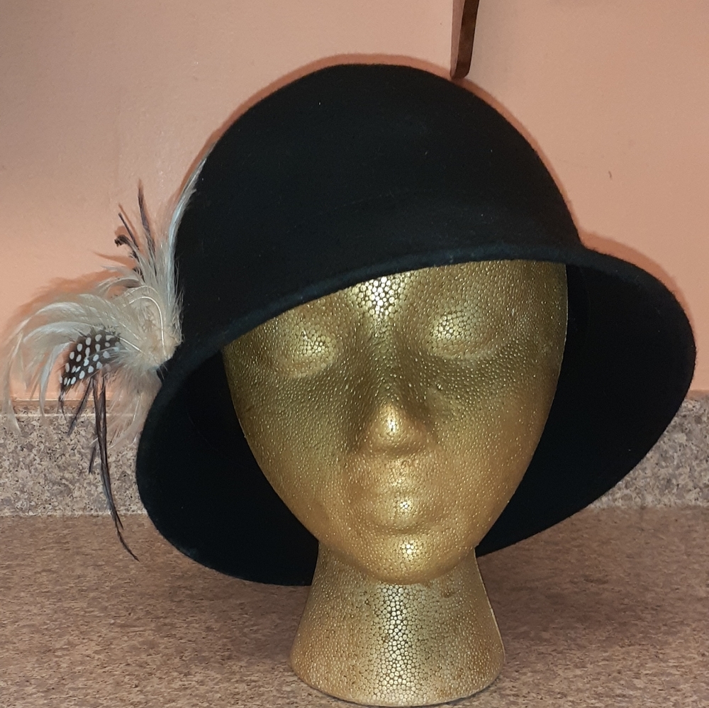 Anne Taylor bucket hat